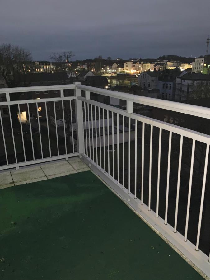 Sudstadt-Fewo Mit Grossem Balkon Nahe City Und Meer - Uber Den Dachern Von Whv Wilhelmshaven Bagian luar foto