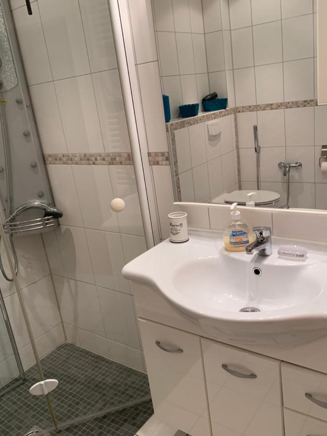Sudstadt-Fewo Mit Grossem Balkon Nahe City Und Meer - Uber Den Dachern Von Whv Wilhelmshaven Bagian luar foto